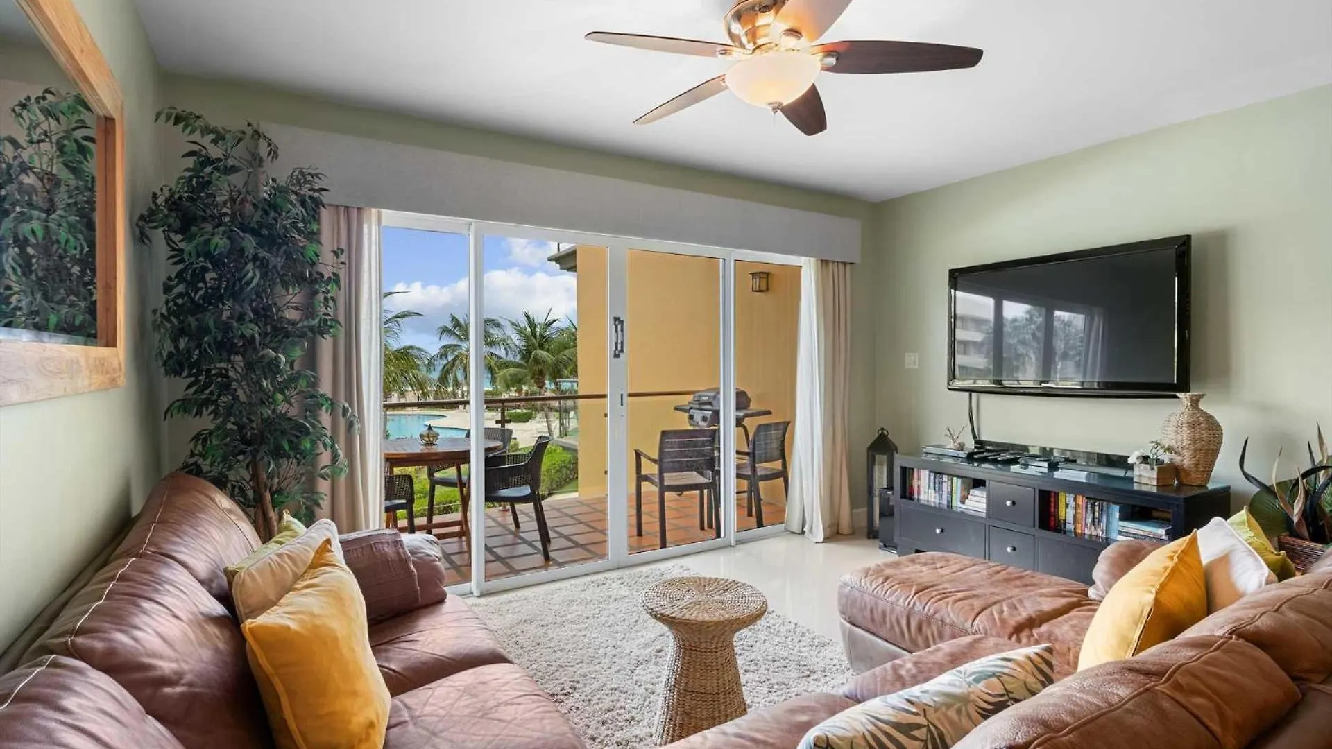 Beachfront - Divine Leisure 2Br Condo - Bc255 Palm Beach Casa de Férias